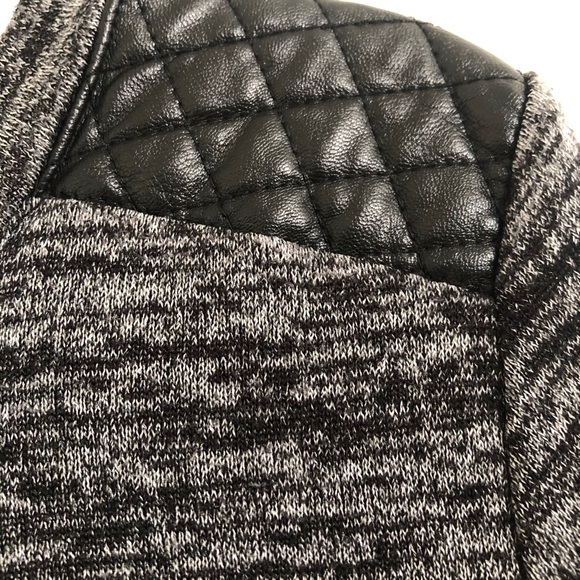 Forever 21 Sweater - Picture 2 of 4